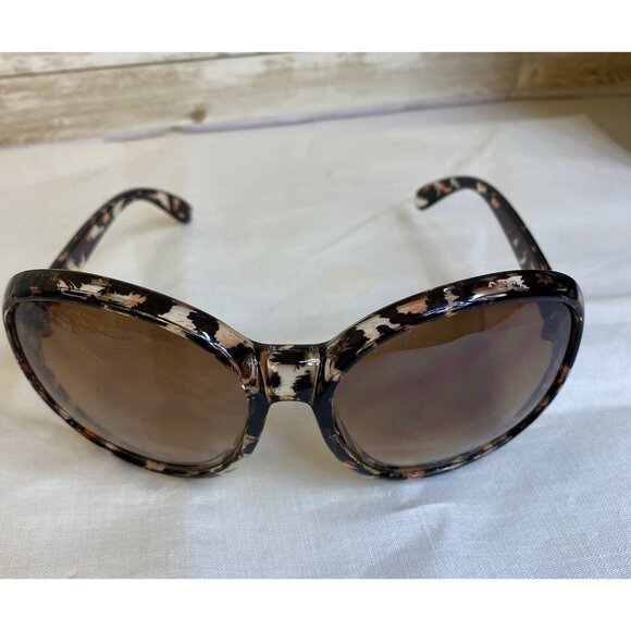 Vintage Oversized Fashion Sunglasses in Faux Tortoiseshell - Picture 1 of 15